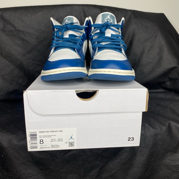 WMNS AIR JORDAN 1 MID - Picture 7 of 10